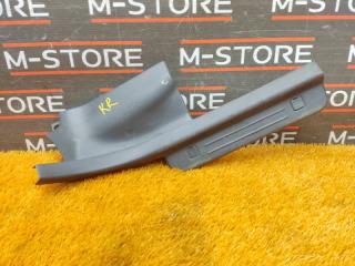 Накладка на порог салона задняя правая Subaru Impreza 1992