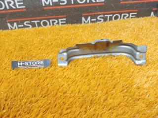 Кронштейн обшивки двери задний правый Impreza 1992 GC1 EJ15EDA1FD