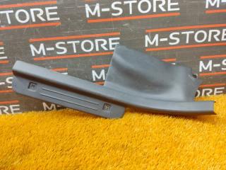 Накладка на порог салона задняя левая Subaru Impreza 1992