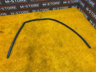 Уплотнитель двери задний левый Subaru Impreza 1992