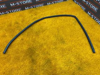 Уплотнитель двери задний правый Subaru Impreza 1992