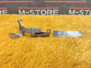 Запчасть кронштейн Subaru Impreza 1992