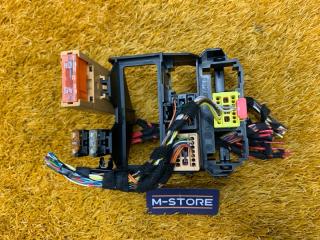 Запчасть кронштейн корпуса разъема Audi A4 2013