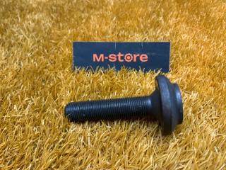 Фото запчасти болт привода передний A4 контрактная запчасть Запчасть болт привода передний A4