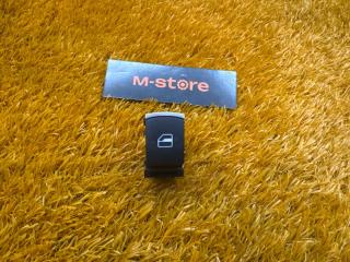 Кнопка стеклоподъемника передняя правая Volkswagen Touareg 2012