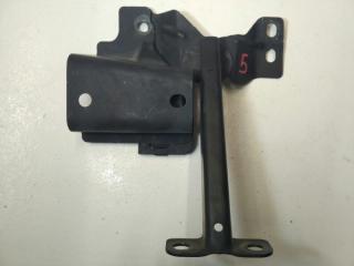 Кронштейн замка капота Mazda Axela