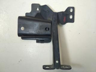 Кронштейн замка капота Mazda Axela