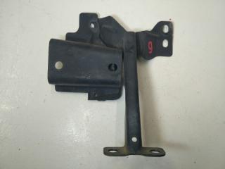 Кронштейн замка капота Mazda Axela