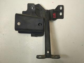 Кронштейн замка капота Mazda Axela