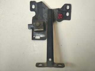 Кронштейн замка капота Mazda Axela