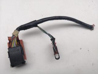 Разъем салонного блока предохранителя Mazda Axela