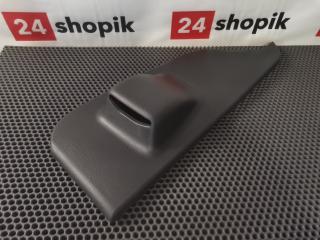 Накладка багажника правая Mazda 323 1998-2003