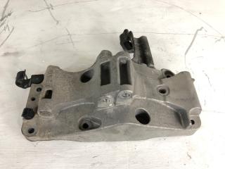 Фото запчасти кронштейн генератора BMW X4 2017 Б/У запчасть Запчасть кронштейн генератора BMW X4 2017