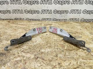 Петля капота Subaru Forester 2001 контрактная Петля капота Subaru Forester 2001