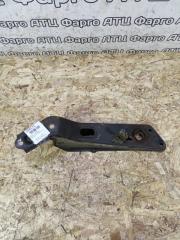 Кронштейн передний левый Nissan Laurel