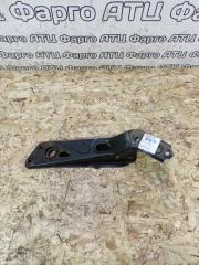 Кронштейн передний правый Nissan Laurel