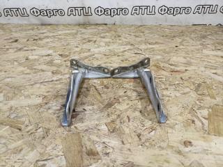 Петля капота Subaru Impreza контрактная Петля капота Subaru Impreza