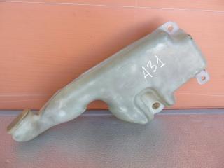 Запчасть бачок омывателя Nissan Cefiro 1990