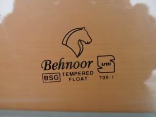 Стекло двери переднее правое Samand 2006