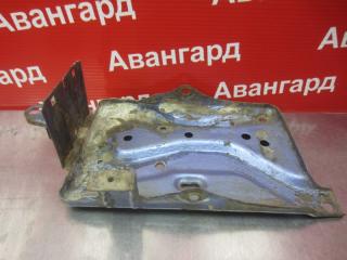 Площадка под АКБ Nissan Primera 1998
