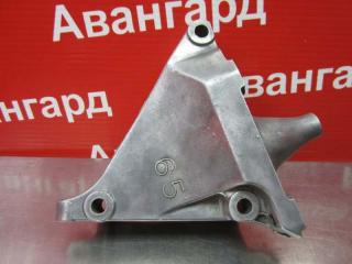 Кронштейн опоры двигателя Nissan Bluebird 2001