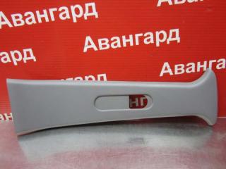 Накладка салона правая Nissan March 1999