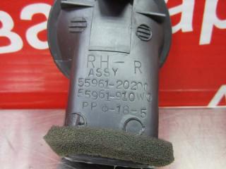 Накладка салона правая Toyota Corona T190