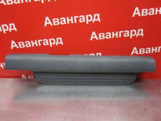 Запчасть накладка порога передняя правая Toyota Vitz 2001