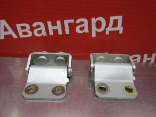 Кронштейн крышки багажника Mitsubishi Carisma 1998 Б/У Кронштейн крышки багажника Mitsubishi Carisma 1998