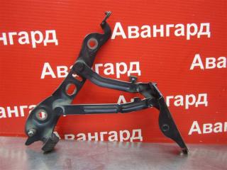 Запчасть кронштейн крышки багажника правый Volvo S60 2007