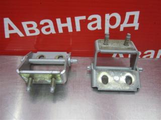 Фото запчасти кронштейн крышки багажника Ford Mondeo 2003 Б/У запчасть Запчасть кронштейн крышки багажника Ford Mondeo 2003
