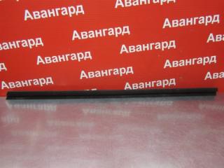 Уплотнитель стекла двери передний левый Nissan Almera 2015