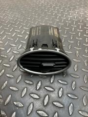 Запчасть дефлектор воздушный правый Ford Focus 2008