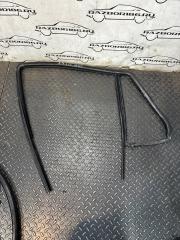 Уплотнительная резинка задняя правая Hyundai Santa Fe 2007