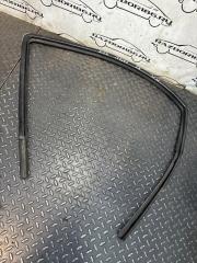 Уплотнительная резинка передняя правая Hyundai Santa Fe 2007