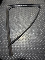 Уплотнительная резинка задняя левая Mazda CX5 2011-2017