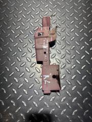 Фото запчасти направляющая стекла задняя левая Renault Logan 2010 Б/У запчасть Запчасть направляющая стекла задняя левая Renault Logan 2010