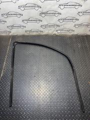 Уплотнительная резинка передняя правая Renault Logan 2010