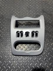 Фото запчасти накладка на торпедо Renault Logan 2010 Б/У запчасть Запчасть накладка на торпедо Renault Logan 2010