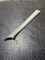 Фото запчасти обшивка стойки верхняя передняя правая Renault Logan 2010 Б/У запчасть Запчасть обшивка стойки верхняя передняя правая Renault Logan 2010