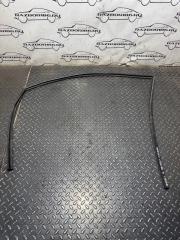 Уплотнительная резинка передняя левая Toyota Avensis 2003