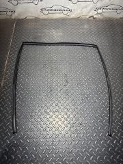 Уплотнительная резинка задняя левая Toyota Avensis 2003