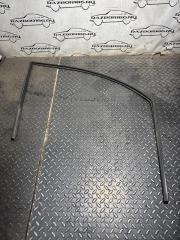 Уплотнительная резинка передняя правая Mazda 3 2008