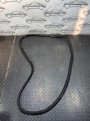 Уплотнительная резинка задняя правая Mitsubishi Outlander 2008