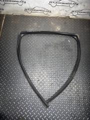 Уплотнительная резинка задняя левая Mitsubishi Outlander 2008