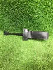 Запчасть ограничитель двери передний левый AUDI A4 2013