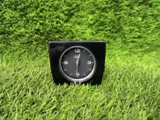 Часы AUDI A8 2011