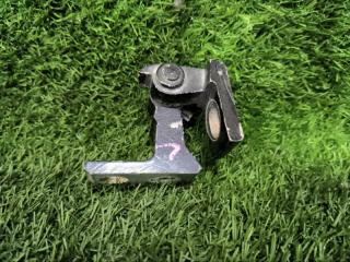 Петля двери правая VOLKSWAGEN TIGUAN 2009