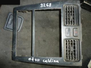 Рамка (Консоль магнитофона) Toyota Caldina