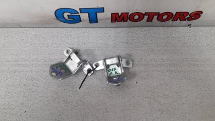 Петля (Шарнир дверной) задняя правая Mazda Atenza 2006